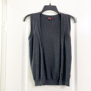 Forever 21 gray sleeveless knit cardigan